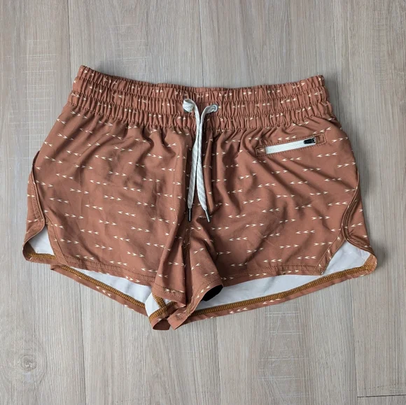 Vuori WOMEN'S CLEMENTINE 2" SHORT - Picture 1 of 7